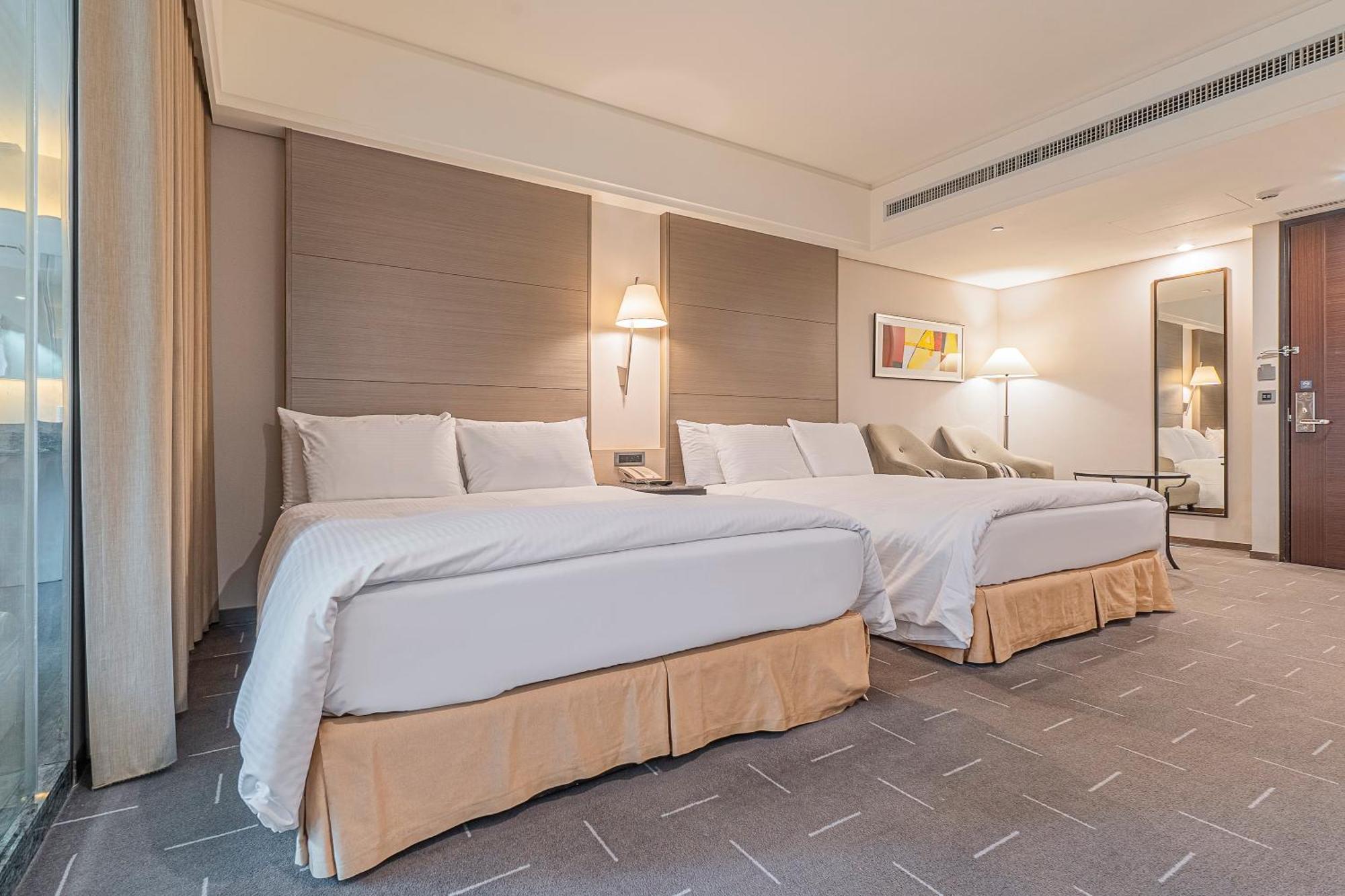 Check Inn Select Taichung Dadun Ngoại thất bức ảnh